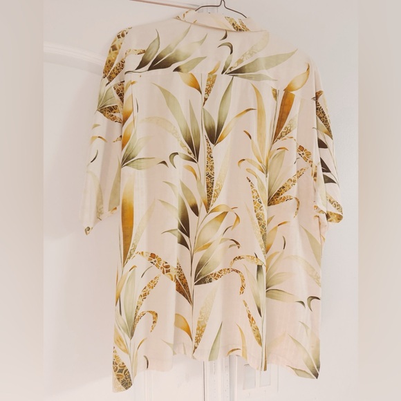 Tommy Bahama, Vintage Cream and Yellow Silk Shirt - Picture 2 of 3